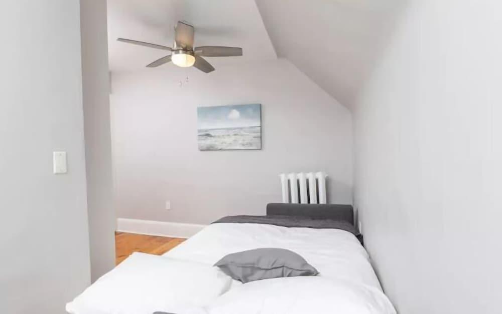 Applewood Suites - 2 BDRM Annex Loft - Tap to explore photos