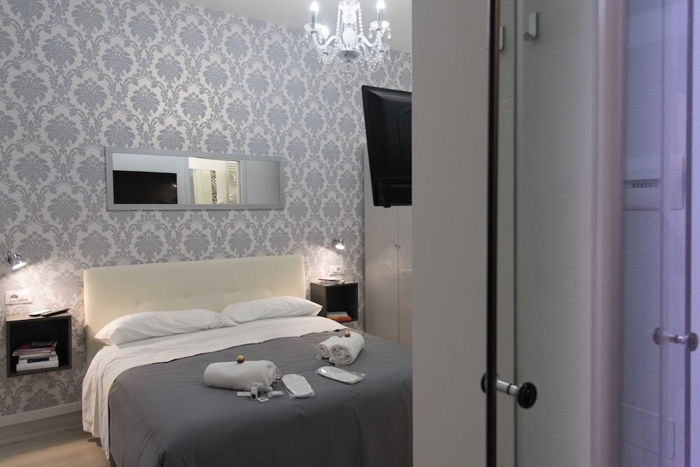 Inside Roma Rooms Room Type - Standard Double Room