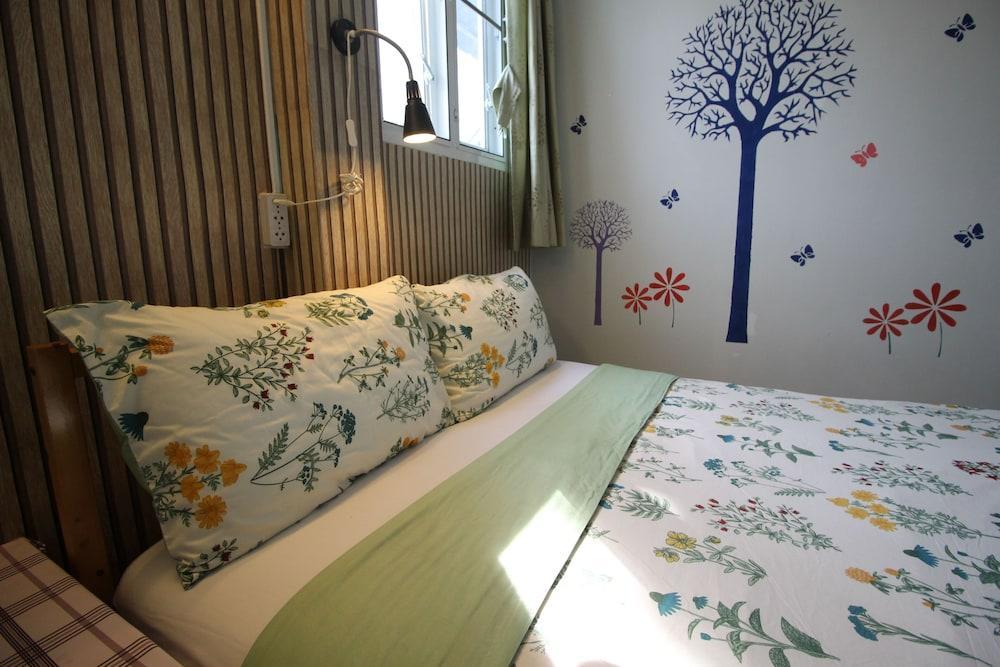 Baan Nampetch Hostel Room Type - Standard Double Room
