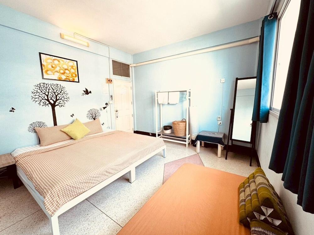 Baan Nampetch Hostel Room Type - Deluxe Double Room