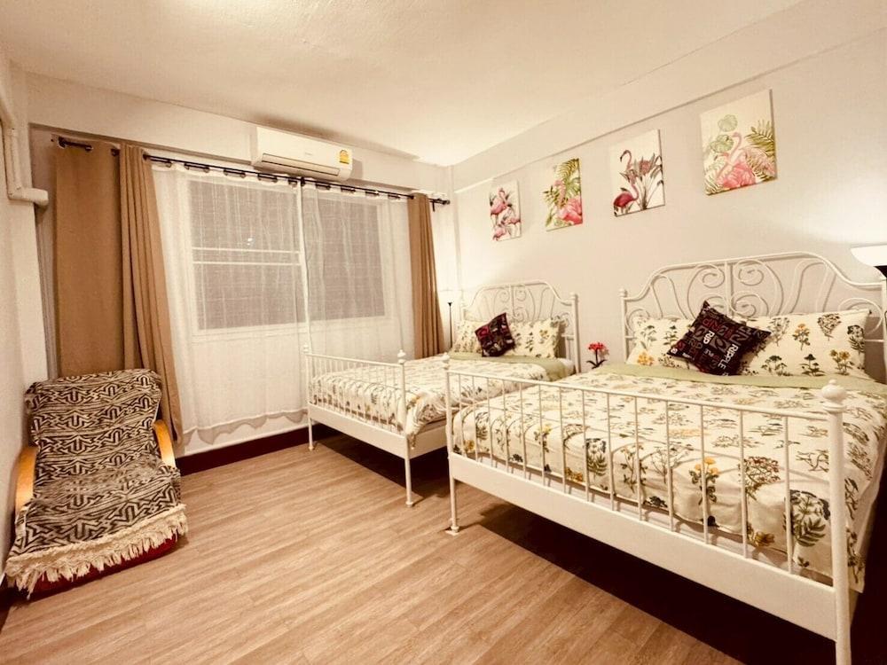 Baan Nampetch Hostel Room Type - Premier with Living and Private Bathroom