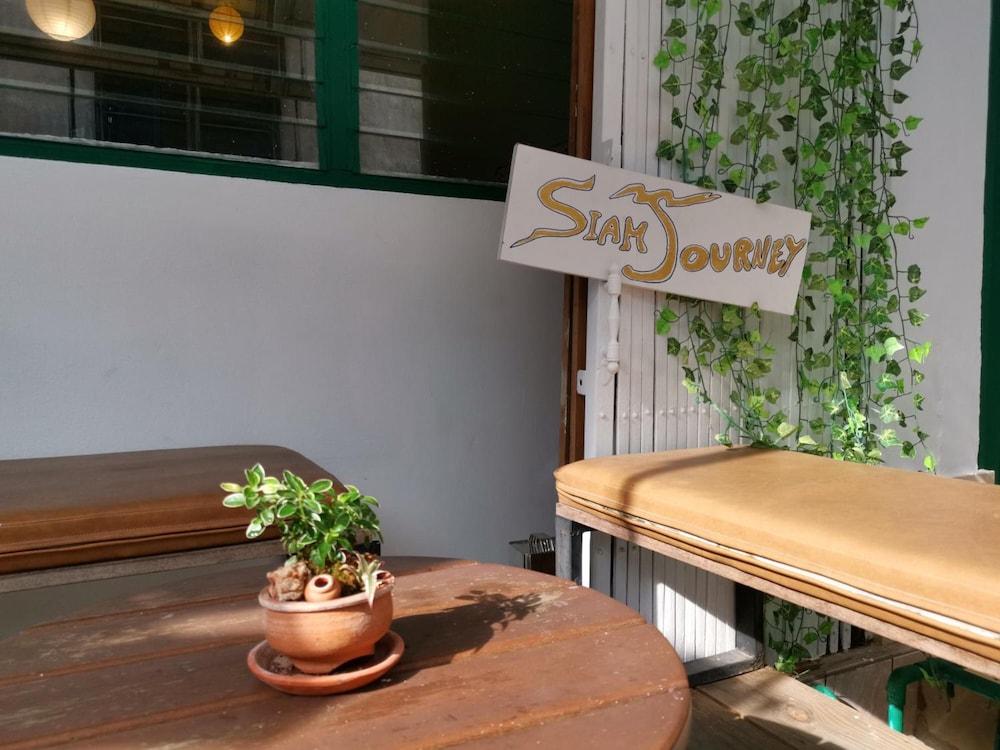 Siam Journey Guesthouse - Hostel - Tap to explore photos