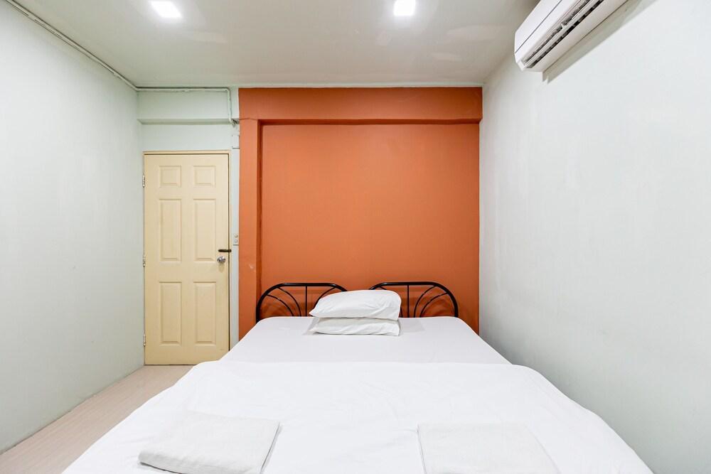 33 SALADAENG Room Type - Standard Room
