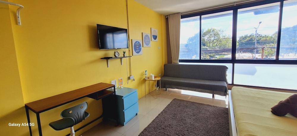 ZZZ Hostel - Don Mueang Airport - Tap to explore photos
