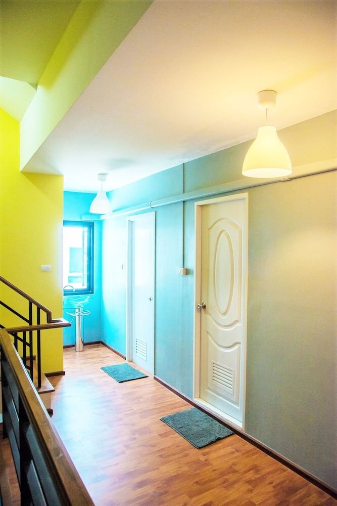 ZZZ Hostel - Don Mueang Airport - Tap to explore photos
