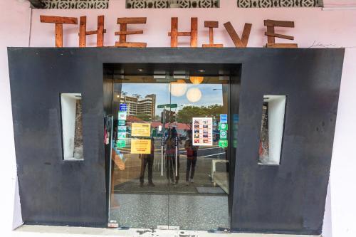 The Hive Singapore Hostel - Tap to explore photos