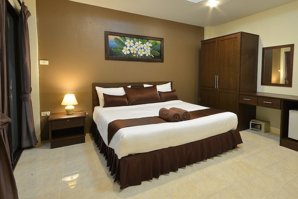 The Links Hotel Pattaya - Tap to explore photos