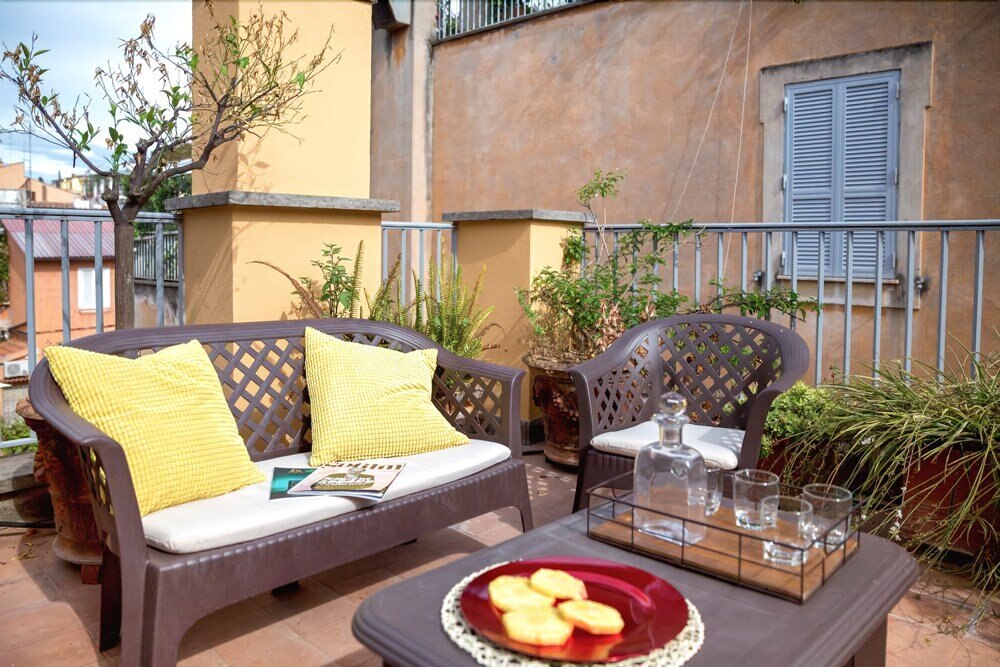 Rent In Rome - Vittoria Terrace - Tap to explore photos
