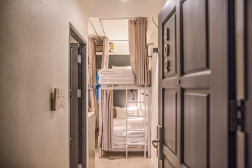 Jam Hostel Bangkok Room Type - Bed in 4-Bed Mixed Dormitory Room