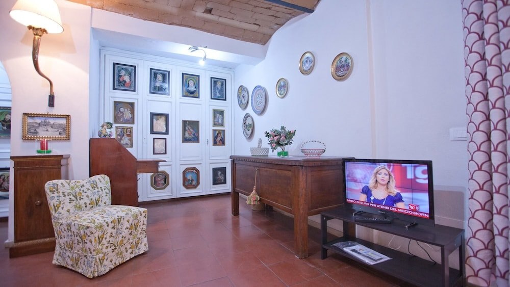Rental in Rome Arco Ciambella Studio - Tap to explore photos