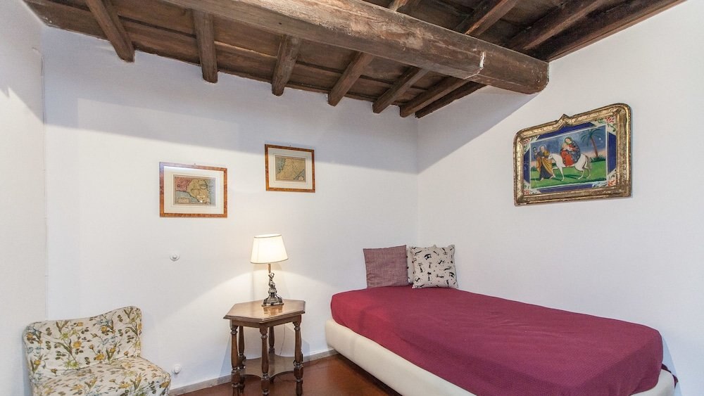 Rental in Rome Arco Ciambella Studio - Tap to explore photos