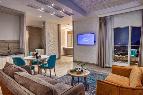 Arushi Boutique Hotel - Tap to explore photos