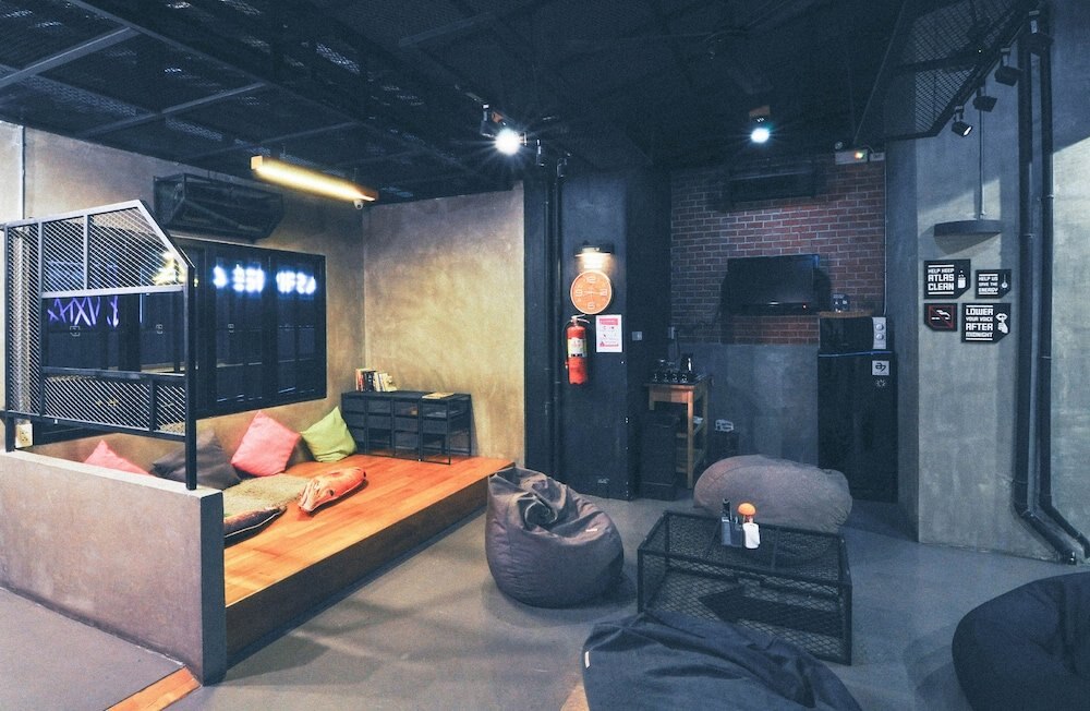 A7 Hidden Hostel - Tap to explore photos