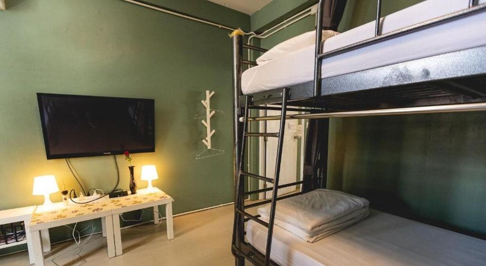 Sleepcase Hostel Room Type - Grey Shining (Mixed Dormitory Room)