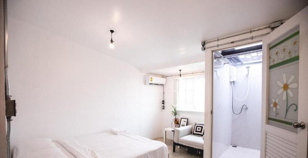 Sleepcase Hostel Room Type - Whites shelter (Private)
