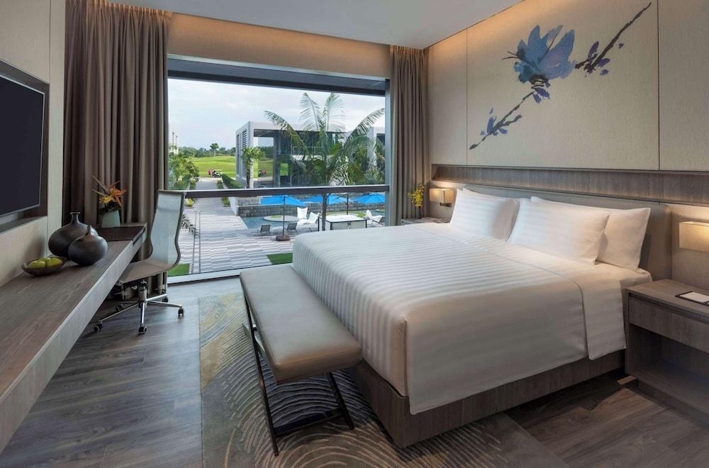 Dusit Thani Laguna Singapore Room Type - Deluxe Room, 1 King Bed, Pool View (Laguna)