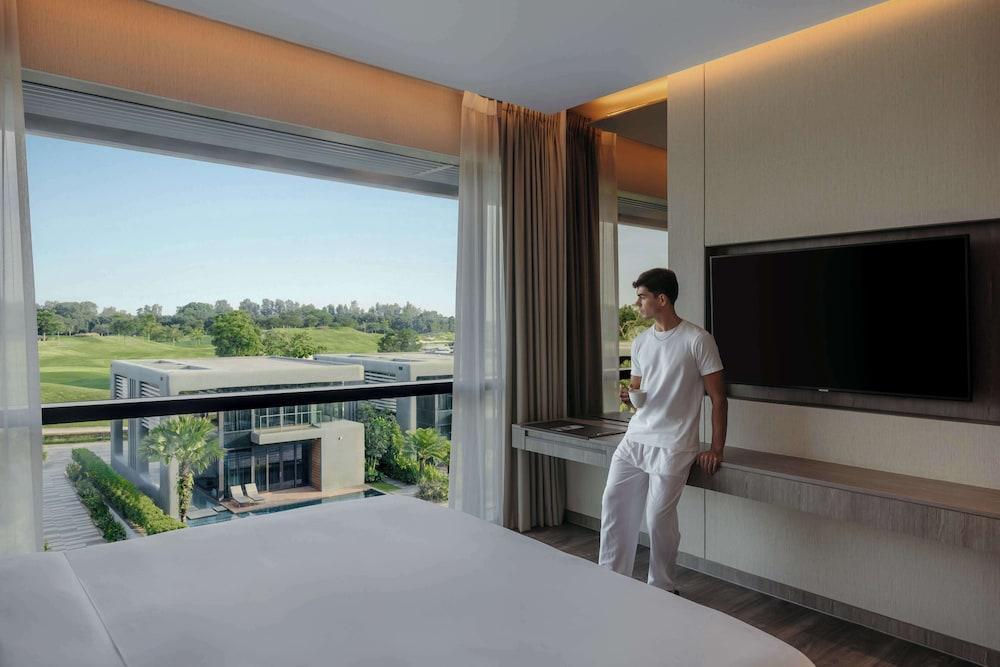 Dusit Thani Laguna Singapore - Tap to explore photos