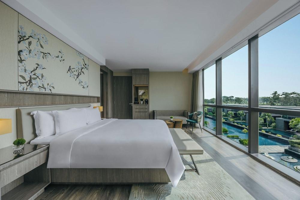 Dusit Thani Laguna Singapore Room Type - Prestige Verandah Pool View Suite Dusit Thani Laguna Singapore Room Type - Prestige Verandah Pool View Suite