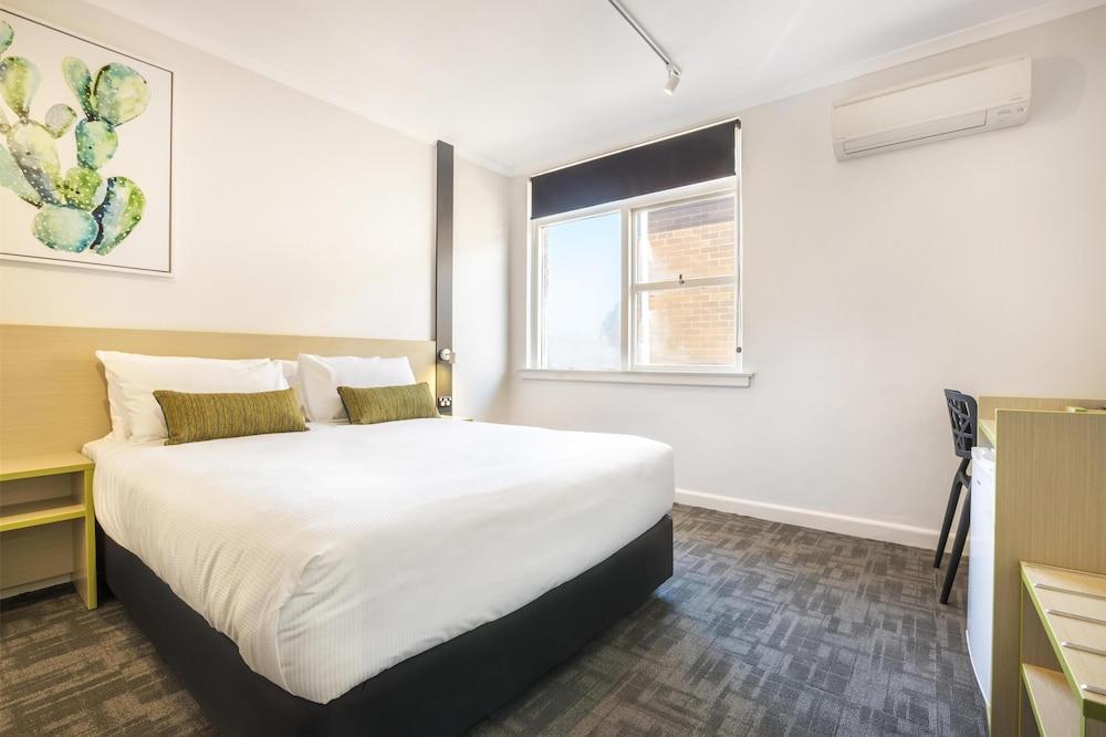 Nightcap at Hume Hotel Room Type - Studio Queen