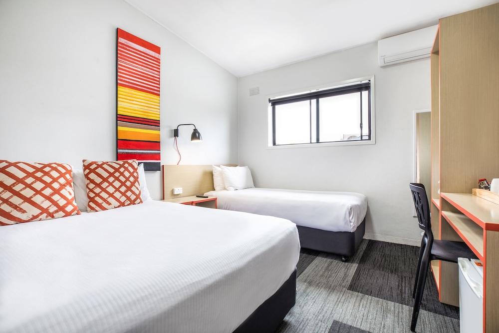 Villawood Hotel Room Type - Triple Room, Shared Bathroom