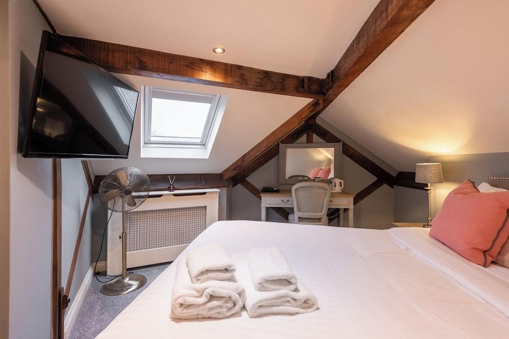 The Royal Oak Room Type - Deluxe Triple Room