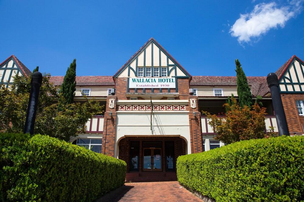 Wallacia Hotel - Tap to explore photos