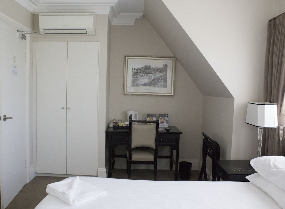 Wallacia Hotel Room Type - Standard Queen Room