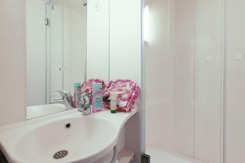 ibis budget Villemomble Room Type - Room, 2 Twin Beds
