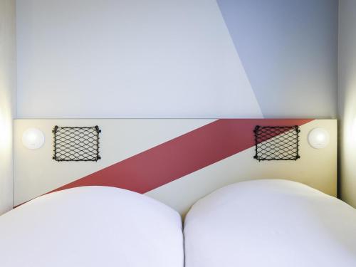 ibis budget Villemomble Room Type - Triple Room with Three Single Beds