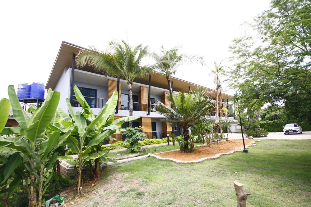Phumi Resort - Tap to explore photos