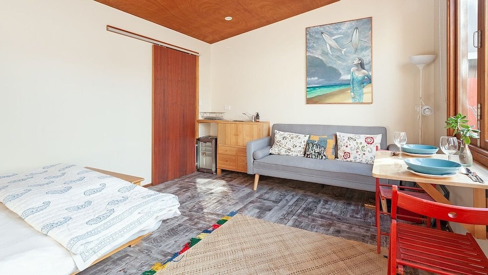 Sunny Family Beach House - Tap to explore photos