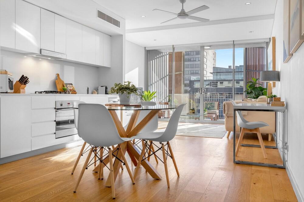 Waterloo St Apartments by Urban Rest - Tap to explore photos