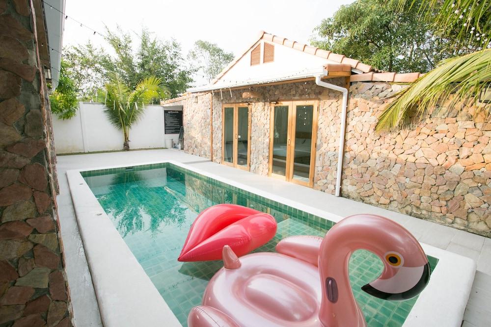 THE REST POOL VILLA at PATTAYA - Tap to explore photos