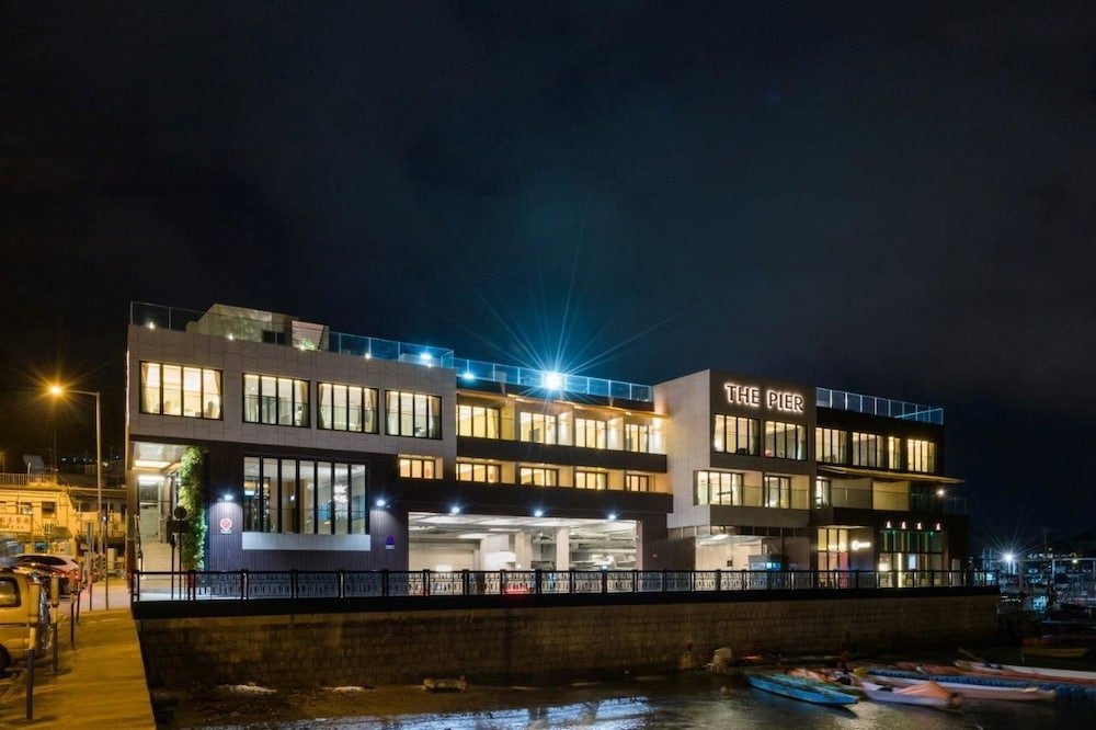 The Pier Hotel - Tap to explore photos