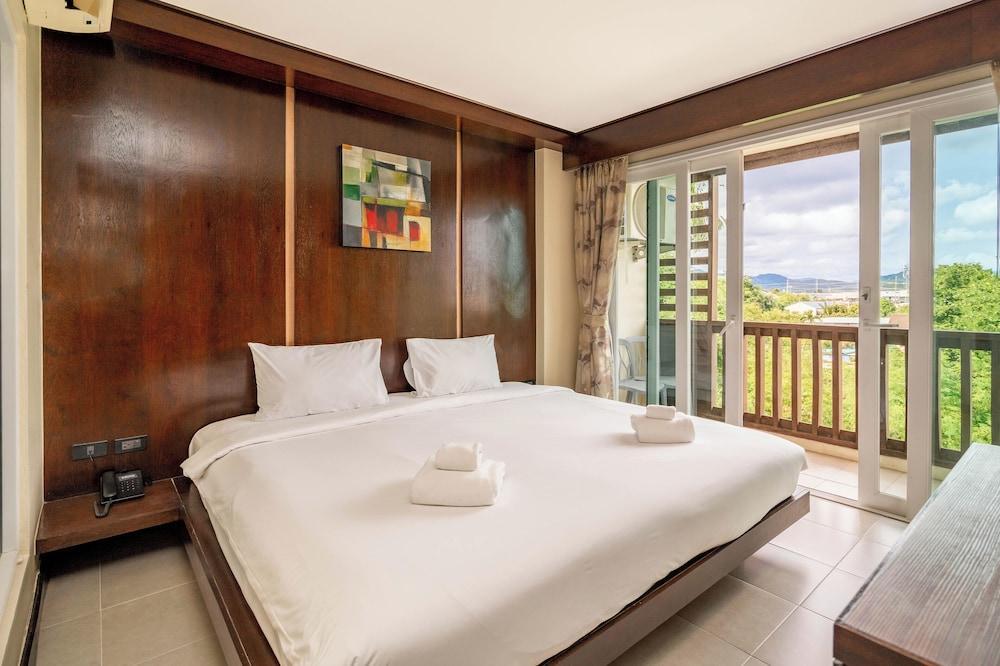 Ratana Hotel Chalong Room Type - Deluxe Room