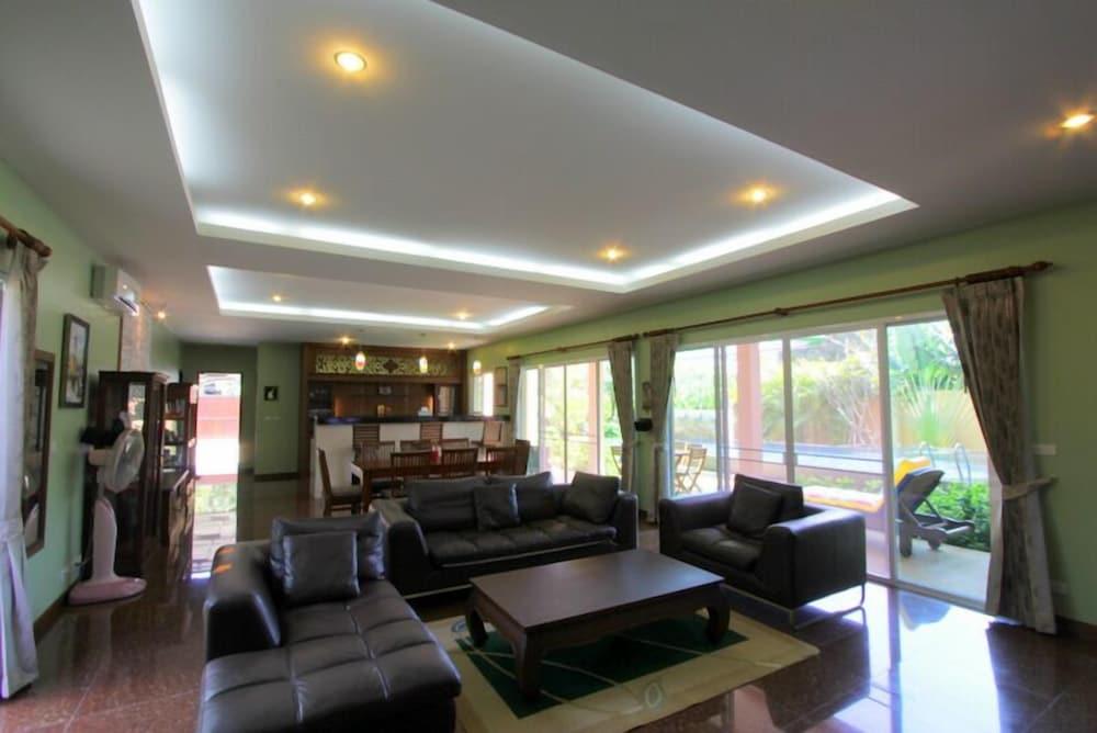 Villa Mukdara - Tap to explore photos