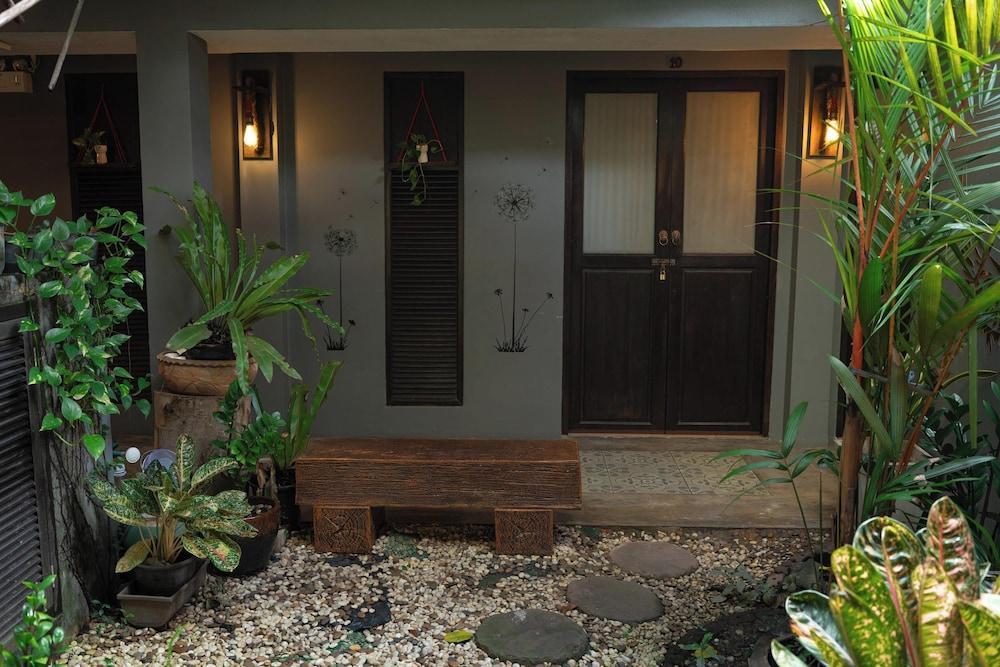 Baan Paea Guest House - Tap to explore photos