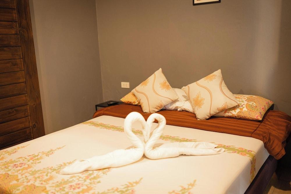 Baan Paea Guest House - Tap to explore photos