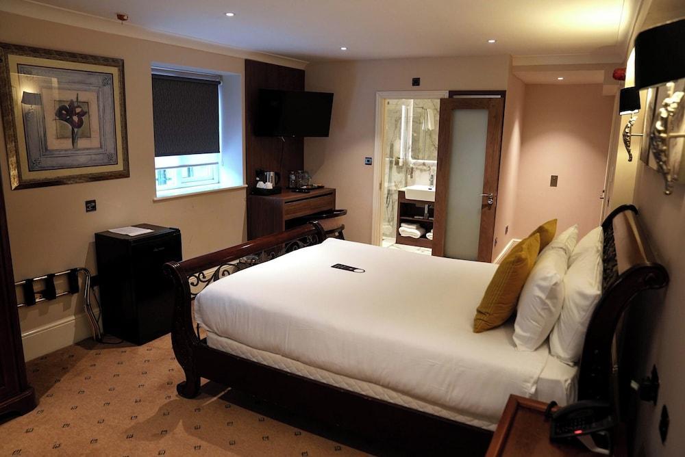 The Tudor Hotel Room Type - Executive Triple Room