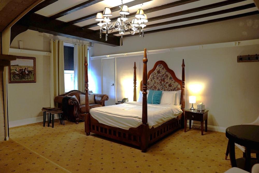 The Tudor Hotel Room Type - Executive Double Room