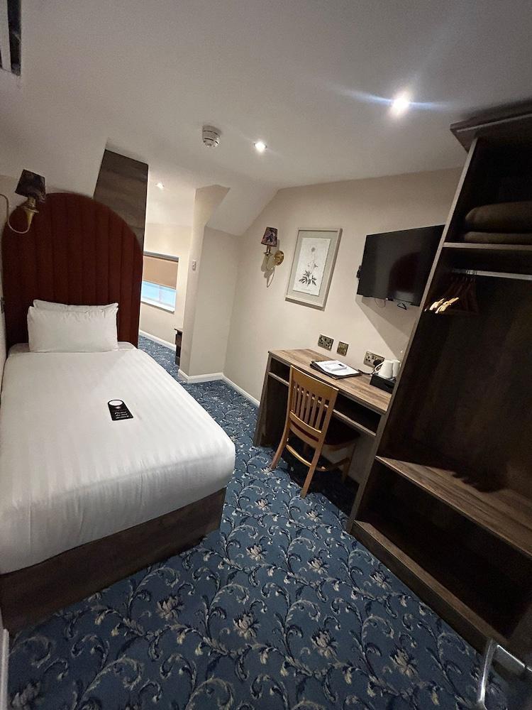 The Tudor Hotel Room Type - Standard Twin Room
