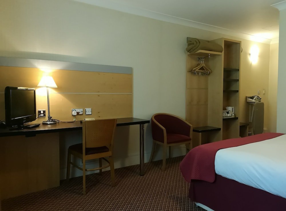 The Tudor Hotel Room Type - DELUXE, DOUBLE BED