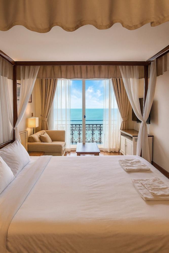 Orchid Hotel and Spa Room Type - Deluxe Room, Sea View