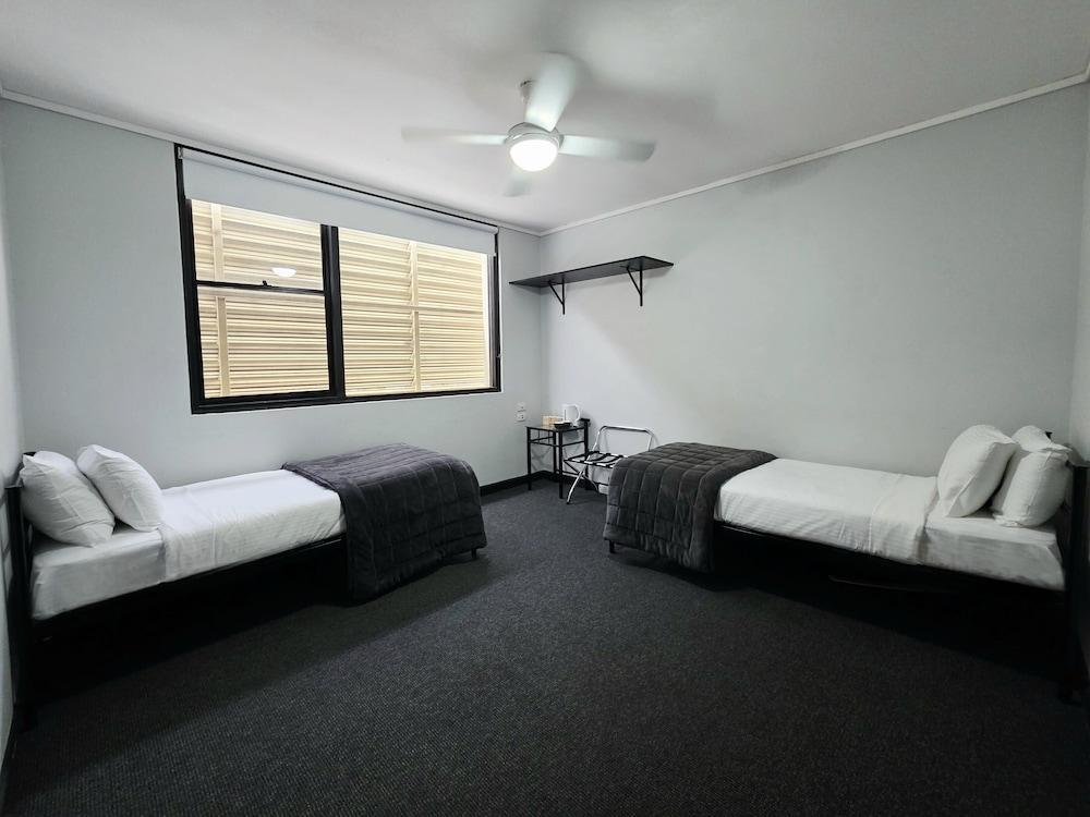 Panania Hotel Room Type - Twin Room, Shared Bathroom