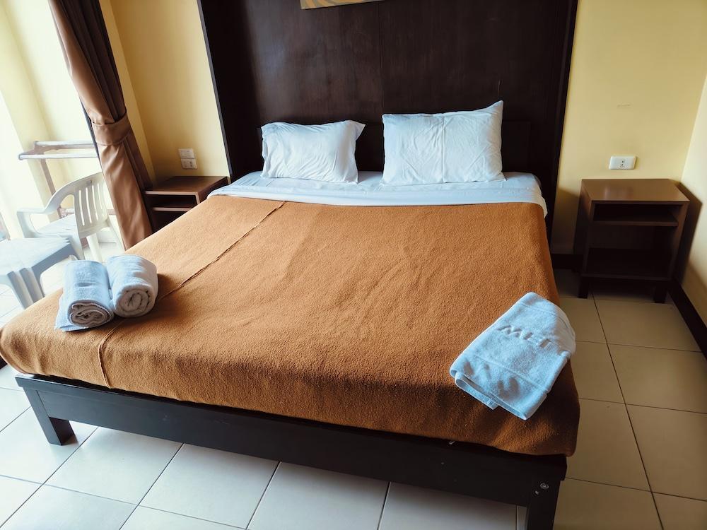 Starbeach Guest House Room Type - Standard Room, 1 Double Bed, Balcony, City View