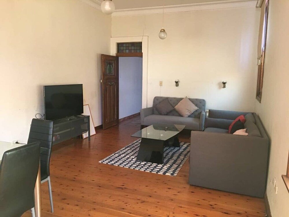 Spacious 3 Bedroom Terrace in Newtown - Tap to explore photos