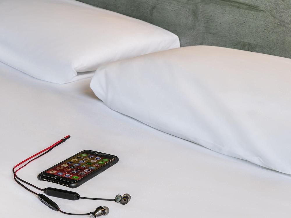 ibis budget Meudon Paris Ouest Room Type - DOUBLE - Room with 1 double bed for 2 people ibis budget Meudon Paris Ouest Room Type - DOUBLE - Room with 1 double bed for 2 people