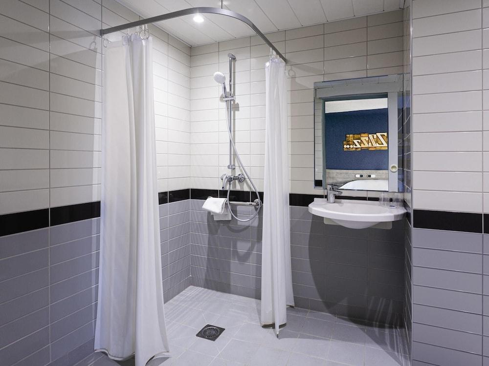 ibis budget Meudon Paris Ouest Room Type - Room, 1 Double Bed, Accessible