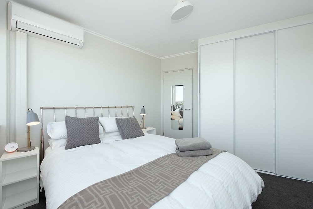 Stunning Ocean View Apartment H324 - Tap to explore photos