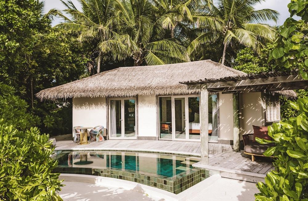 Intercontinental Maldives Maamunagau Resort with Club benefits - IHG Hotel - Tap to explore photos